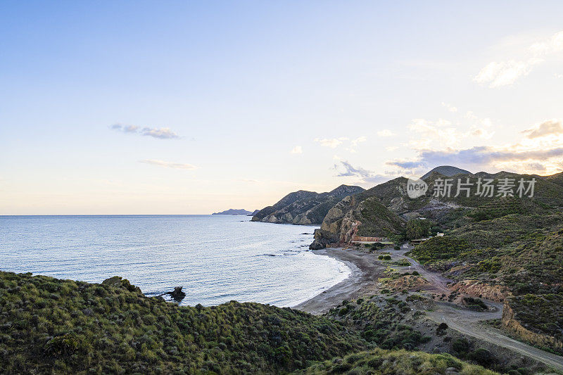 Playa del Sombrerico，西班牙安达卢西亚的一个偏远海滩